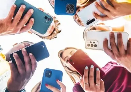 Dijital Dünyada Kaybolmak: Akıllı Telefon Bağımlılığı